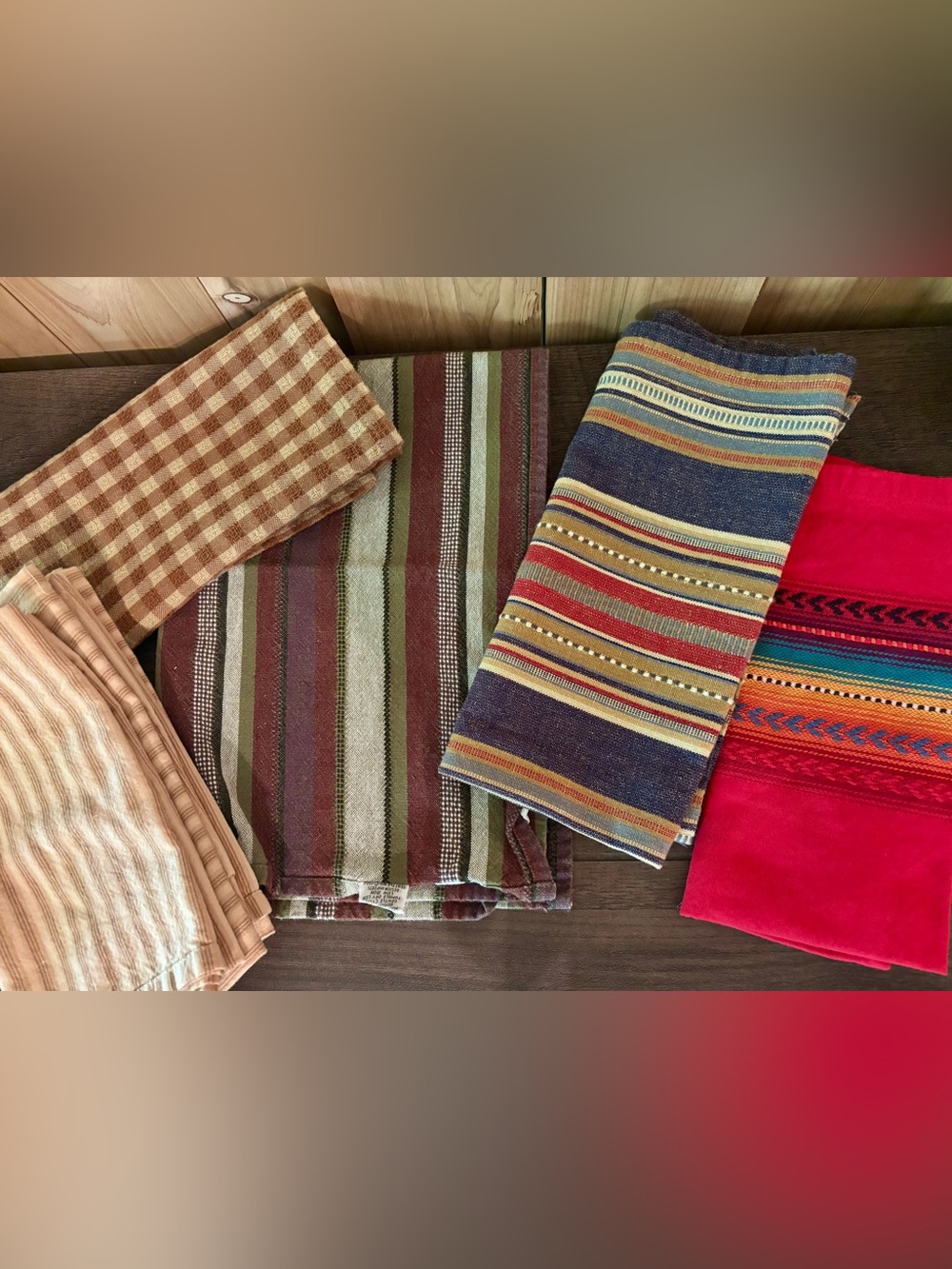 Assorted Detailed Kitchen Towels: lot of 10 total